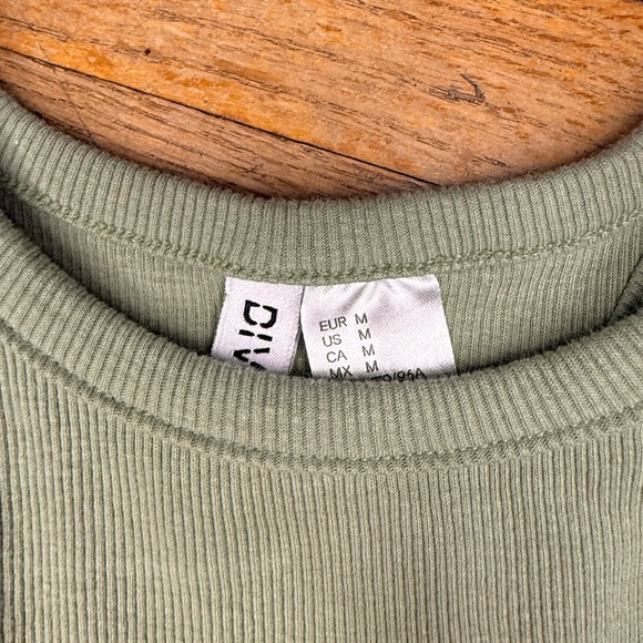 Divided Pink Ribbed Top - Picture 3 of 3